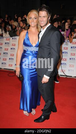 Josie Gibson und John James Parton bei der Ankunft bei den National Television Awards 2011, der O2 Arena, North Greenwich, London. Copyright Doug Peters EMPICS Entertainment Stockfoto