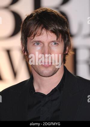 James Blunt bei der Ankunft für die Brit Awards 2011 in der O2 Arena, London. Stockfoto