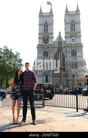 Camilla Luddington und Nico Evers-Swindell kommen in London an, um die DVD-Veröffentlichung von William and Kate: The Movie zu promoten. Stockfoto