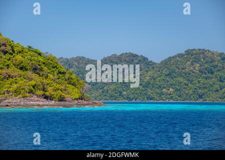 Mu Ko Surin Nationalpark. Erstaunlich kristallklares Wasser von Thailand Stockfoto