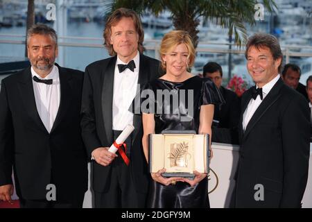 Luc Besson, Bill Pohlad und Dede Gardner bei den Palme D'Or Awards und der Abschlussfeier, dem Palais De Festival. Teil der 64. Filmfestspiele von Cannes. Stockfoto