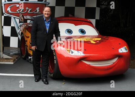 John Lasseter kommt zur Cars 2 UK Film Premiere Party in Whitehall Gardens, gefolgt von der Filmpremiere im Empire, Leicester Square im Zentrum von London. Stockfoto