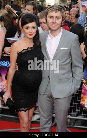 James Buckley und Clair Meek bei der Weltpremiere von The Inbetweeners Movie, Vue Cinema, Leicester Square, London. Stockfoto