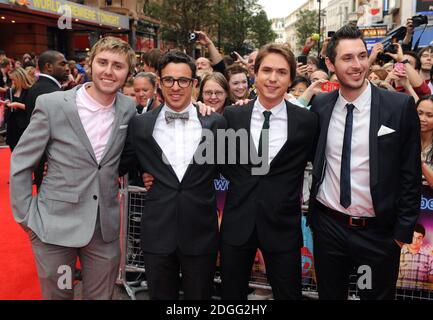 James Buckley, Simon Bird, Joe Thomas und Blake Harrison bei der Weltpremiere von The Inbetweeners Movie, Vue Cinema, Leicester Square, London. Stockfoto