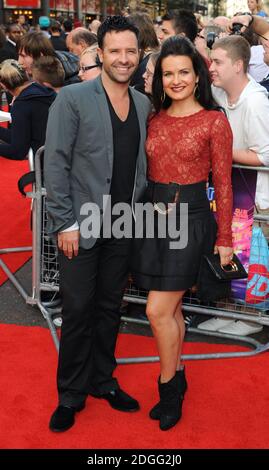 Darren Bennett und Lilia Kopylova bei der Weltpremiere des Inbetweeners Movie, Vue Cinema, Leicester Square, London. Stockfoto