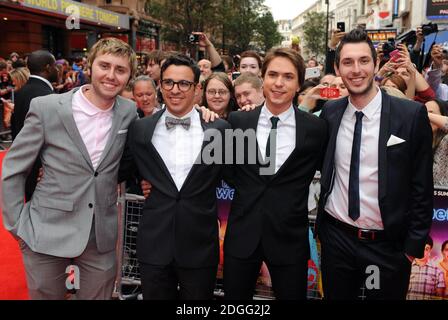 James Buckley, Simon Bird, Joe Thomas und Blake Harrison bei der Weltpremiere von The Inbetweeners Movie, Vue Cinema, Leicester Square, London. Stockfoto