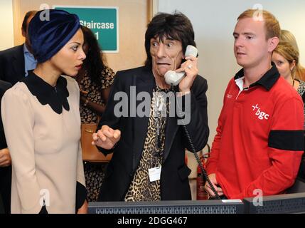 Ronnie Wood und Ana Araujo beim BGC Annual Global Charity Day, Canary Wharf, London. Stockfoto