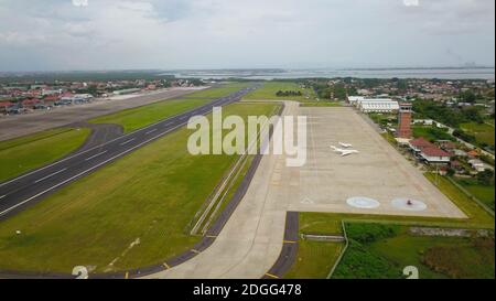 Kuta Luftaufnahme vom Flugzeug, das vom Flughafen Denpasar, Bali, Indonesien abfliegt Stockfoto