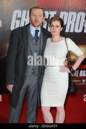 Simon Pegg und Frau Maureen McCann kommen bei der britischen Premiere von Mission Impossible Ghost Protocol, dem BFI IMAX, Waterloo, London. Stockfoto