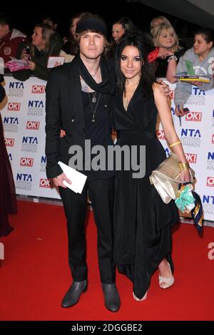 Dougie Poynter und Freundin Lara Carew-Jones bei den National Television Awards 2012, O2 Arena, Greenwich, London. Stockfoto