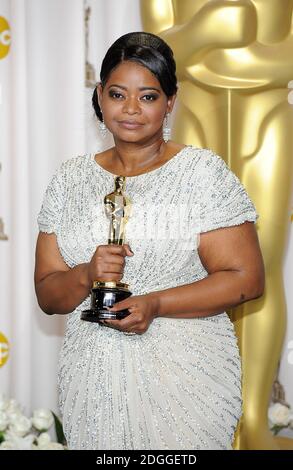 Octavia Spencer mit der Performance einer Schauspielerin in einer Nebenrolle, ausgezeichnet für The Help, bei den 84. Academy Awards im Kodak Theatre, Los Angeles. Stockfoto