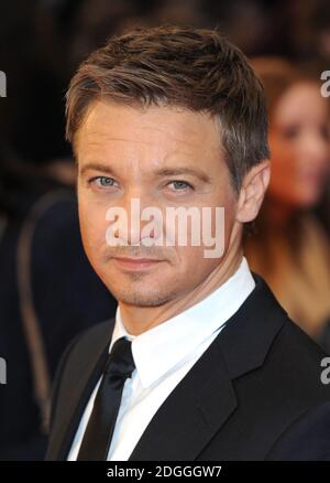 Jeremy Renner kommt bei der europäischen Premiere von Marvel Avengers Assemble, Vue Cinema, Westfield, London an. Stockfoto