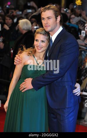 Chris Hemsworth und seine Frau Elsa Pataky kommen bei der europäischen Premiere von Marvel Avengers Assemble, Vue Cinema, Westfield, London an. Stockfoto
