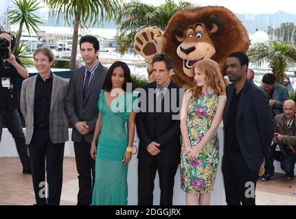 Martin Short, David Schwimmer, Jada Pinkett Smith, Ben Stiller, Jessica Chastain und Chris Rock im Madagasgar 3, Europas Most Wanted Photocall, im Palais De Festival. Teil der 65. Filmfestspiele von Cannes. Stockfoto