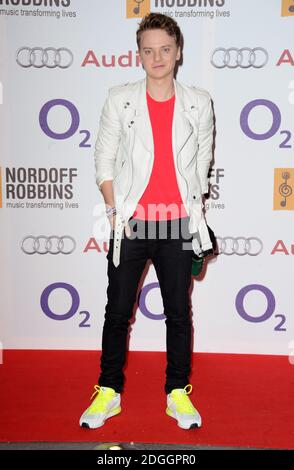 Conor Maynard bei der Ankunft bei den Nordaff Robbins Silver Clef Awards 2012, Hilton Hotel, Park Lane, London. Stockfoto