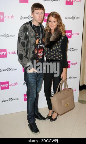 Professor Green und Millie Mackintosh kommen zur Lancierung der Fearne Cotton SS13 Kollektion für Very.co.uk im Claridges Hotel, London. Stockfoto