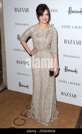 Daisy Lowe bei der Ankunft am Harpers Bazaar Women of the Year Awards 2010, Claridge's Hotel, London. Stockfoto