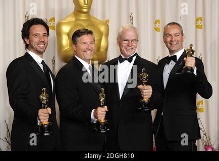 Guillaume Rocheron, Bill Westenhofer, Donald R Elliot und Erik-Jan De Boer mit dem Oscar für Visual Effects wurden für Life of Pi bei den 85. Academy Awards im Dolby Theater, Los Angeles, ausgezeichnet. Stockfoto