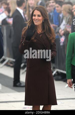 Kate, die Herzogin von Cambridge, kommt vor dem National Fishing Heritage Centre, Grimsby. Stockfoto