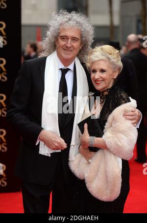 Brian May und Anita Dobson bei den Olivier Awards 2013, Royal Opera House, Covent Garden, London. Stockfoto