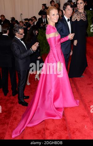 Gwyneth Paltrow bei der Costume Institute Benefit Gala im Metropolitan Museum of Art, New York, zur Eröffnung von PUNK Chaos to Couture. Stockfoto