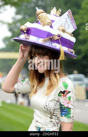 Rennfahrerin Gabriele Dirvanauskas beim Ladies Day im Royal Ascot 2013, Ascot Racecourse, Berkshire. Stockfoto