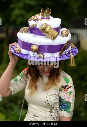 Rennfahrerin Gabriele Dirvanauskas beim Ladies Day im Royal Ascot 2013, Ascot Racecourse, Berkshire. Stockfoto