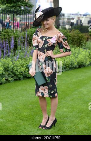 Pixie Lott nimmt am Ladies Day an der Royal Ascot 2013, Ascot Racecourse, Berkshire, Teil. Stockfoto