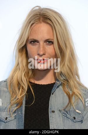 Poppy Delevingne bei der BMW i3 Global Reveal Party im Old Billingsgate Market, London Stockfoto