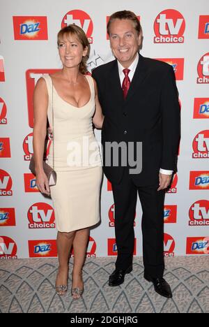 Brian Connolly und seine Frau bei der Ankunft bei den TV Choice Awards 2013 im Dorchester Hotel, London. Stockfoto