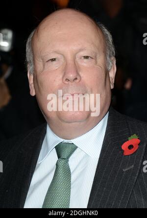 Julian Fellowes bei der Ankunft bei den Harper's Bazaar Women of the Year Awards im Claridge's Hotel, London. Stockfoto