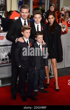 Romeo Beckham, David Beckham, Cruz Beckham, Brooklyn Beckham und Victoria Beckham bei der Weltpremiere der Klasse 92, Odeon West End, Leicester Square, London. Stockfoto