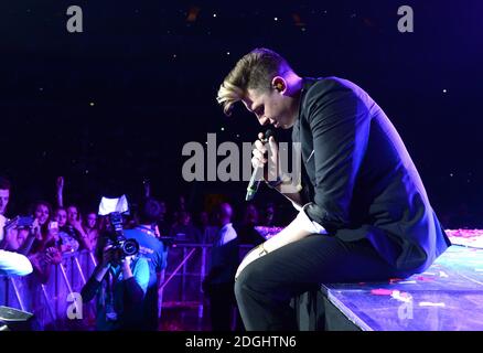 John Newman spielt auf der Bühne während des Capital FM Jingle Bell Ball 2013 in der O2 Arena, London. Stockfoto