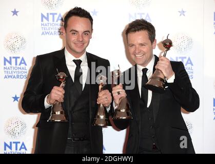 Anthony McPartlin und Declan Donnely Backstage bei den National Television Awards 2014, O2 Arena, Greenwich, London. Stockfoto