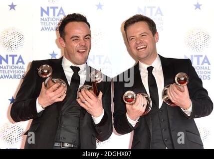 Anthony McPartlin und Declan Donnely Backstage bei den National Television Awards 2014, O2 Arena, Greenwich, London. Stockfoto