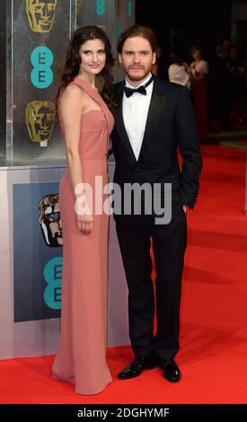 Felicitas Rombold und Daniel Bruhl bei den EE British Academy Film Awards 2014 im Royal Opera House, Bow Street, London. Stockfoto