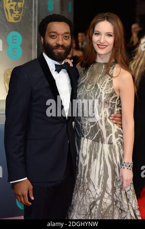 Chiwetel Ejiofor und Sari Mercer bei der Ankunft bei den EE British Academy Film Awards 2014 im Royal Opera House, Bow Street, London. Stockfoto