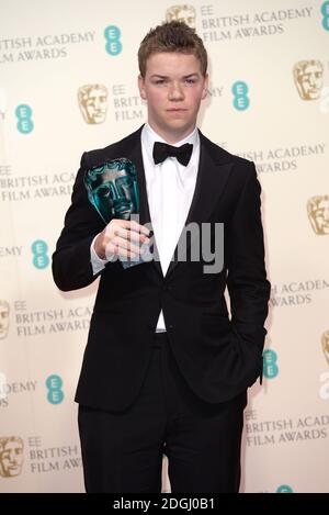 Will Poulter mit dem Rising Star BAFTA Award bei den EE British Academy Film Awards 2014 im Royal Opera House, Bow Street, London. Stockfoto