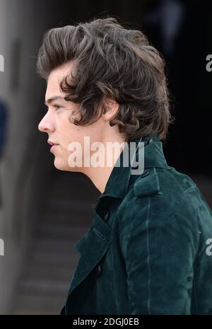 Harry Styles Ankunft bei der Burberry Catwalk Show, Kensington Gardens, London Fashion Week Stockfoto