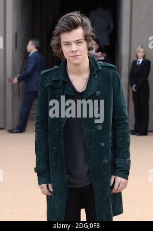 Harry Styles Ankunft bei der Burberry Catwalk Show, Kensington Gardens, London Fashion Week Stockfoto