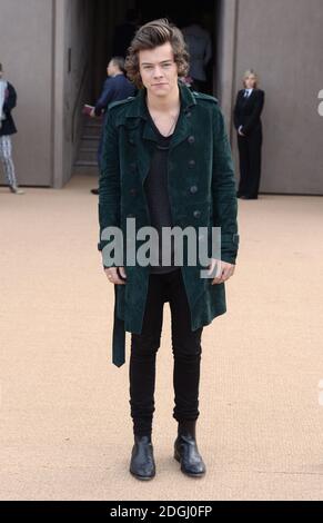 Harry Styles Ankunft bei der Burberry Catwalk Show, Kensington Gardens, London Fashion Week Stockfoto