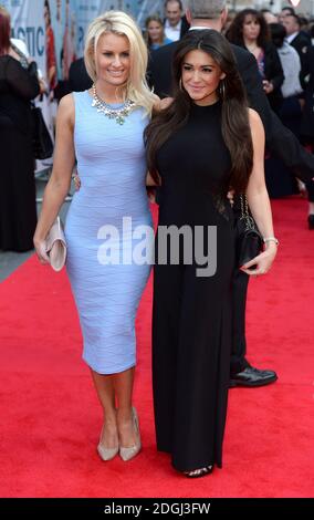 Danielle Armstrong und Casey Batchelor bei der UK Premiere von Plastic, Odeon West End, Leicester Square, London. Stockfoto