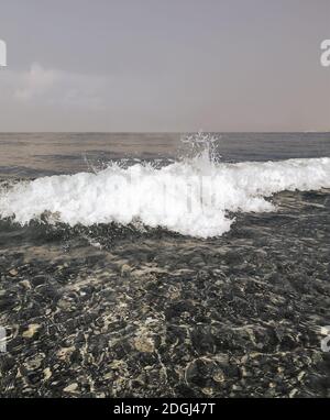 Landschaft mit Blick auf das ruhige Meer. Stockfoto