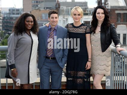 Danielle Brooks, Jason Biggs, Taylor Schilling und Laura Prepon Teilnahme an einer Fotoserie für Netflix Serie Orange is The New Black, The Soho Hotel, London. Stockfoto