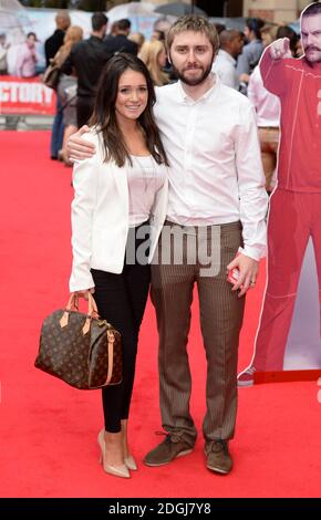 James Buckley und Frau Clair Meek bei der Ankunft in der Hooligan Factory Premiere im West End Odeon, Leicester Square, London. Stockfoto