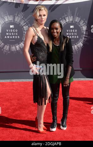 Irland Baldwin und Angel Haze bei den MTV Video Music Awards 2014, The Forum, Inglewood, Los Angeles. Stockfoto