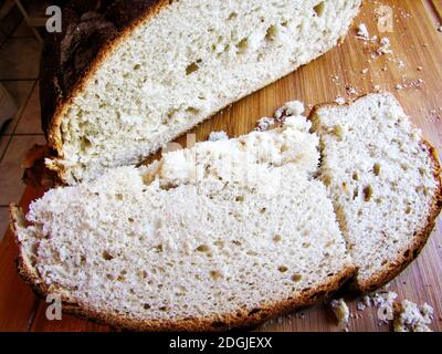 Traditionelles griechisches 'Artos Brot', Zimt gewürzt und gesüßt große runde Brote, aus der Kirche. Kreta, Griechenland Stockfoto