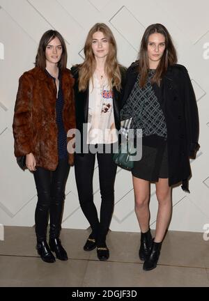 Sam Rollinson, Gast und Charlotte Wiggins bei der Burberry Festive Campaign Launch 2014 mit Romeo Beckham, Burberry, Regent Street, London. Stockfoto