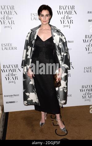 Erin O'Connor bei der Ankunft bei den Harpers Bazaar Women of the Year Awards, Claridges Hotel, London. Stockfoto