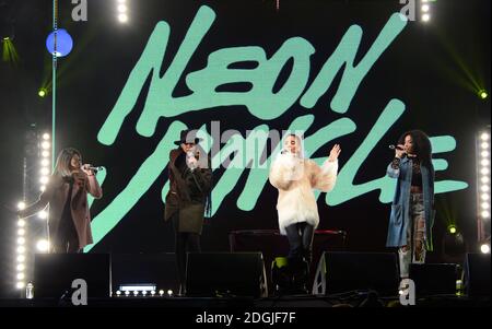 Neon Jungle bei der Oxford Street Christmas Lights 2014 in London. Stockfoto